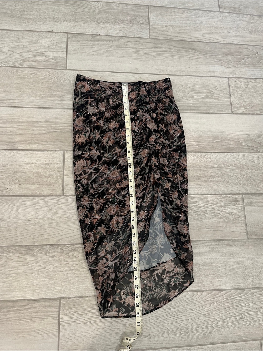 Veronica Beard Luxury Brand Black Floral Ruched Silk Skirt with Gold Accents - Picture 9 of 9